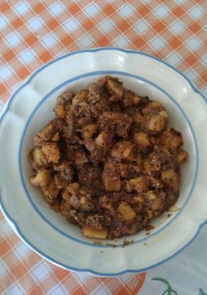 Una foto de Carne con papas estilo enojona🍴