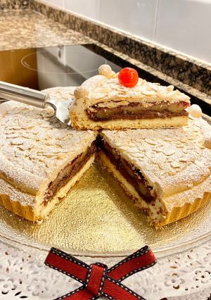 Una foto de Pastel rústico con Nutella, mermelada de frambuesas y Almendra