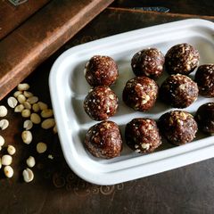 A picture of Nutty Dates and Oats Energy Balls.