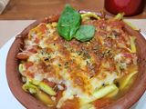 "Fideos" de zucchini con salsa filetto y queso
