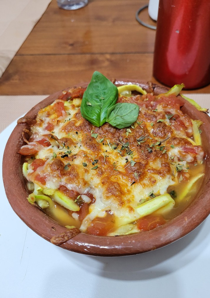 Una foto de "Fideos" de zucchini con salsa filetto y queso