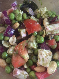 झट पैट सलाद (Jhat pat salad recipe in hindi) रेसिपी मुख्य फोटो
