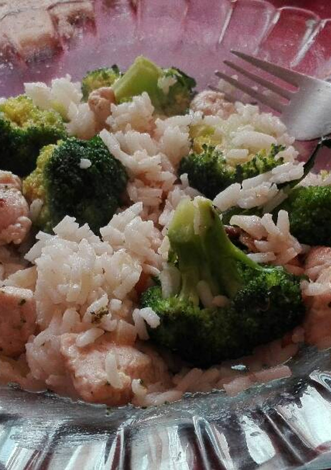 Una foto de Pavo arroz, champiñones y brócoli