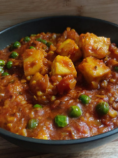 A picture of Matar Paneer.