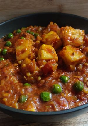 A picture of Matar Paneer.
