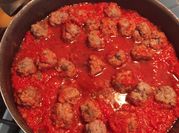 Una foto di polpette al sugo