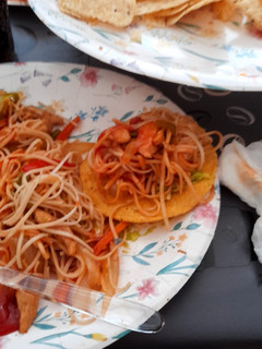 Una foto de Chow mein chapin