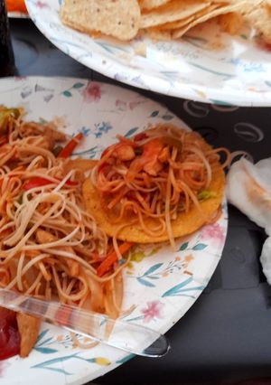 Una foto de Chow mein chapin
