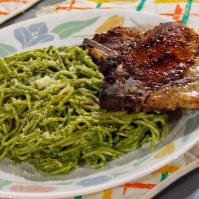 tallarin verde con bistec