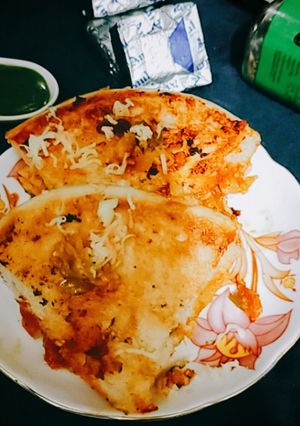 कुलचा चीज़ी सैंडविच(Kulcha cheese sandwich recipe in Hindi) रेसिपी मुख्य फोटो