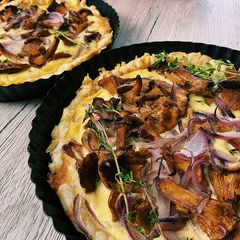 A picture of Chanterelle Gruyere tart 🍄.