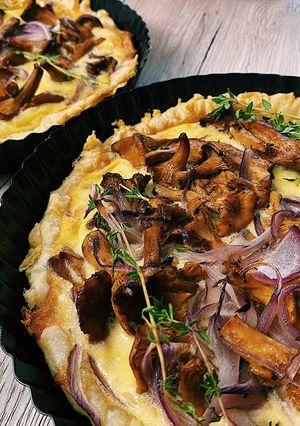 A picture of Chanterelle Gruyere tart 🍄.