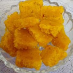 A picture of Khopra burfi.