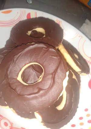 Una foto de Galletitas bañadas en chocolate 🍫😍