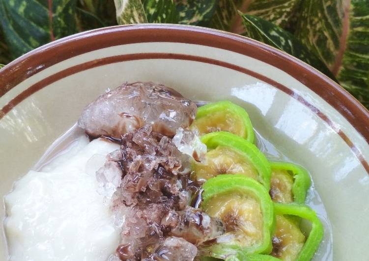 Pisang ijo pakenya susu coklat dan tanpa santan😁