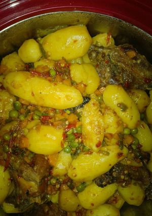 A picture of Pepper soup with potatoes and vegetables.