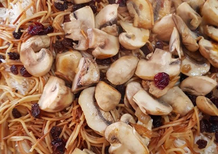 رز بالشعيرية والفطر والكرانبري