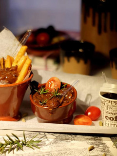 Una foto de Bastoncitos de patata y hortalizas al horno con Chutney de tomate