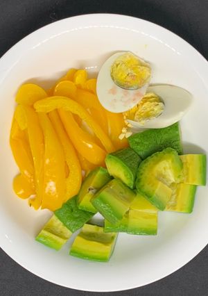 Hình của món Trứng luộc + ớt chuông: giảm cân + eat clean.