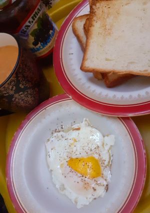 A picture of Half fry egg.