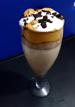 મોકા કોલ્ડ કોફી (mocha Cold coffee Recipe In Gujarati) રેસીપી મુખ્ય ફોટો