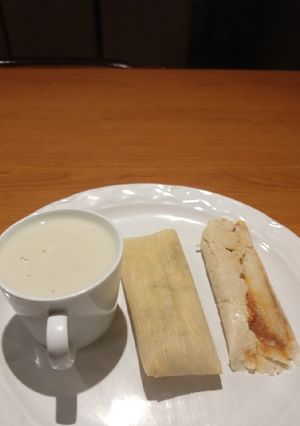 Una foto de Tamales rojos y verdes