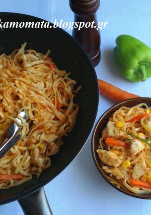 Φωτογραφία της συνταγής Noodles με κοτόπουλο, λαχανικά και γλυκόξινη σάλτσα