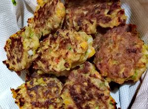 Una foto de Croquetas de atún con cubitos de verdura