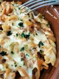 Fusilli con atún, gratinado con mayonesa sweet chilli