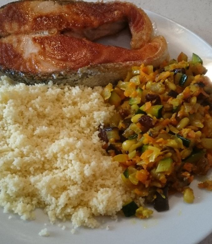 Foto principal de Cuscús con verduras y salmón