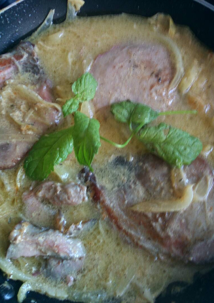 Una foto de Atún en salsa de cebolla