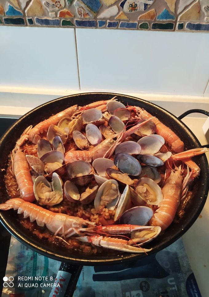 Una foto de Paella de marisco