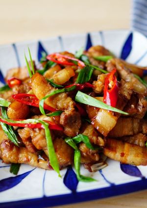 好下飯快炒菜~蒜苗炒五花肉!(食譜影片) 的食譜成品照片
