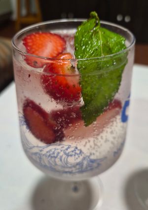 Una foto de Gin Tonic Saborizado