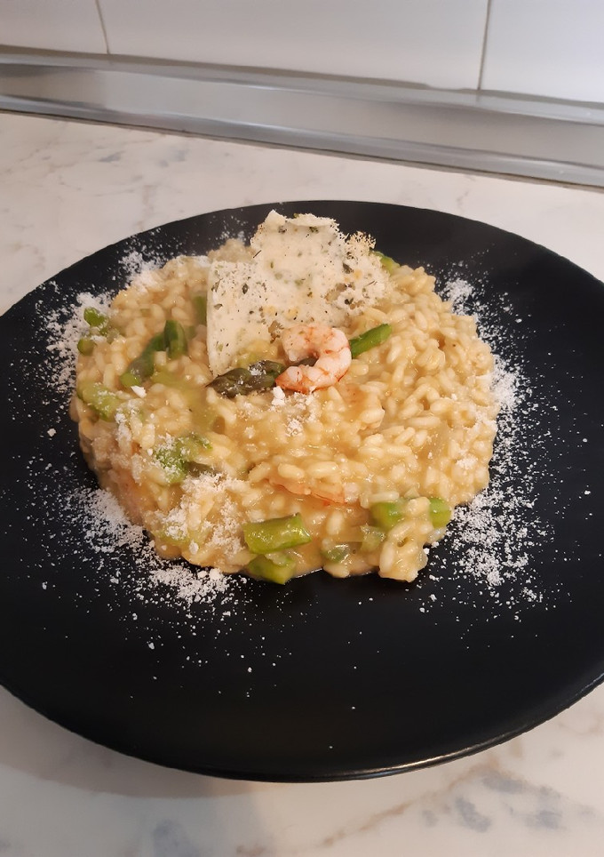Una foto de Risotto de gambas y trigueros