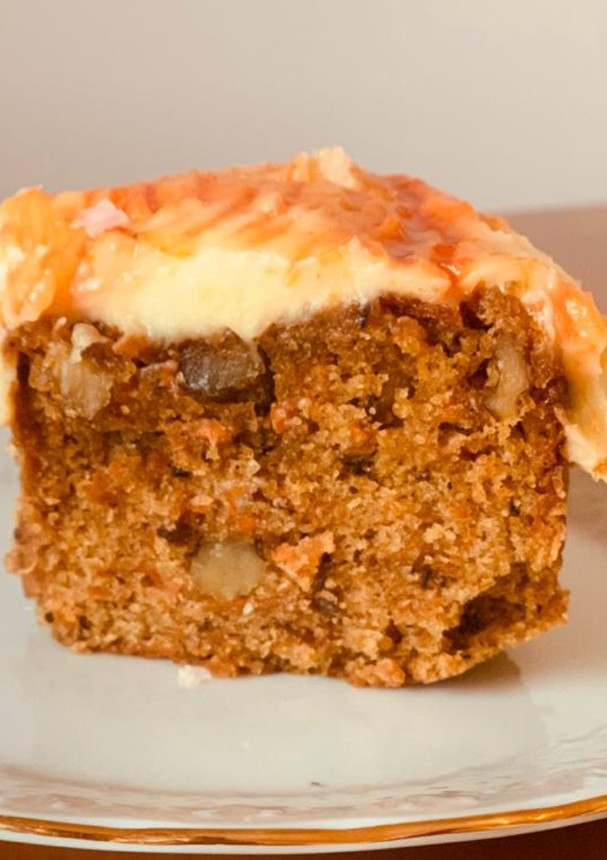Una foto de TORTA DE 🥕ZANAHORIAS🥕 CON 🌰NUECES🌰 Y CUBIERTA CREMOSA🤩 V1