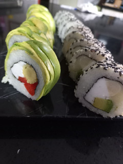 Una foto de Sushi veganos