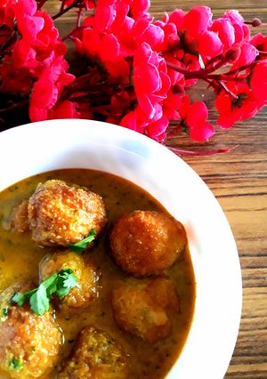 A picture of Paneer koftas.