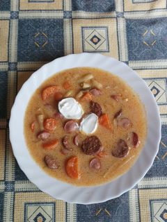 555. Zöldbableves kolbásszal virslivel sárgarépával ! recept fotója