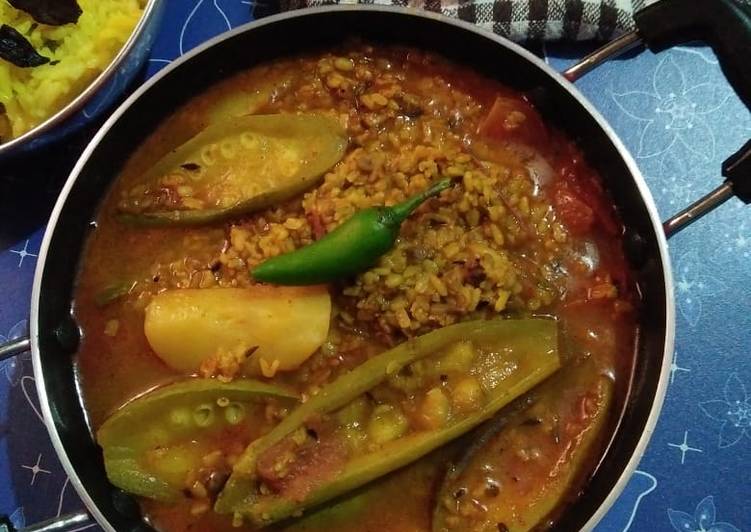 Fresh Parwal and moong dal ki curry