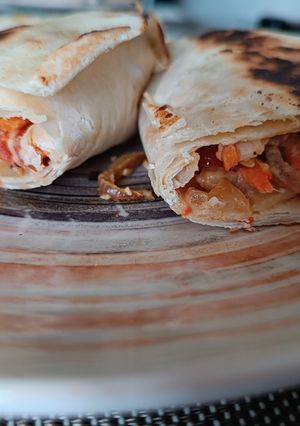 Una foto de Wraps de pollo y verduritas