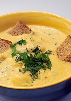 A picture of 🥒 Creamy Zucchini Soup with Chicken.