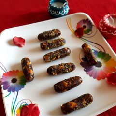 A picture of Dates Dryfruits roll.