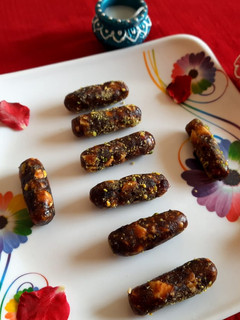 A picture of Dates Dryfruits roll.