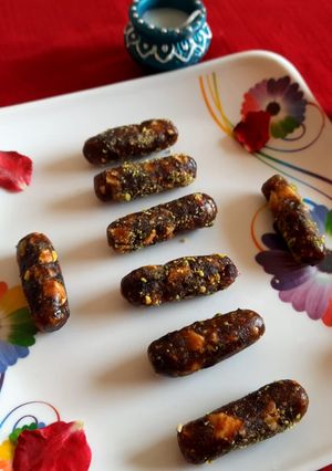 A picture of Dates Dryfruits roll.
