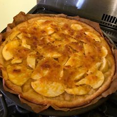 A picture of Apple (Pizza) Pie.