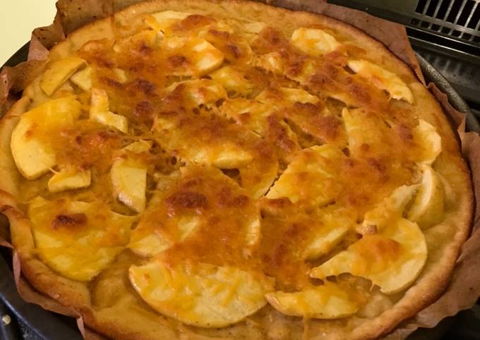 Recipe of Perfect Apple (Pizza) Pie
