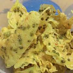 รูปของ Rempeyek kacang hijau, aroma daun jeruk