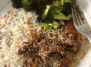 Una foto de Honey sesame chicken -Instant pot