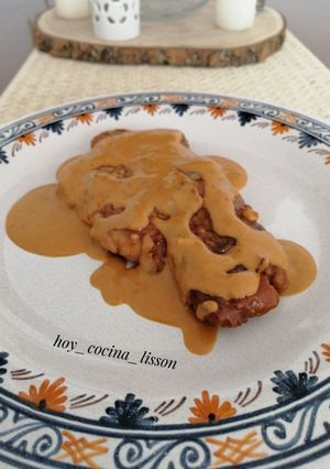 Una foto de Chuletas de aguja de cerdo en salsa al Pedro Ximénez